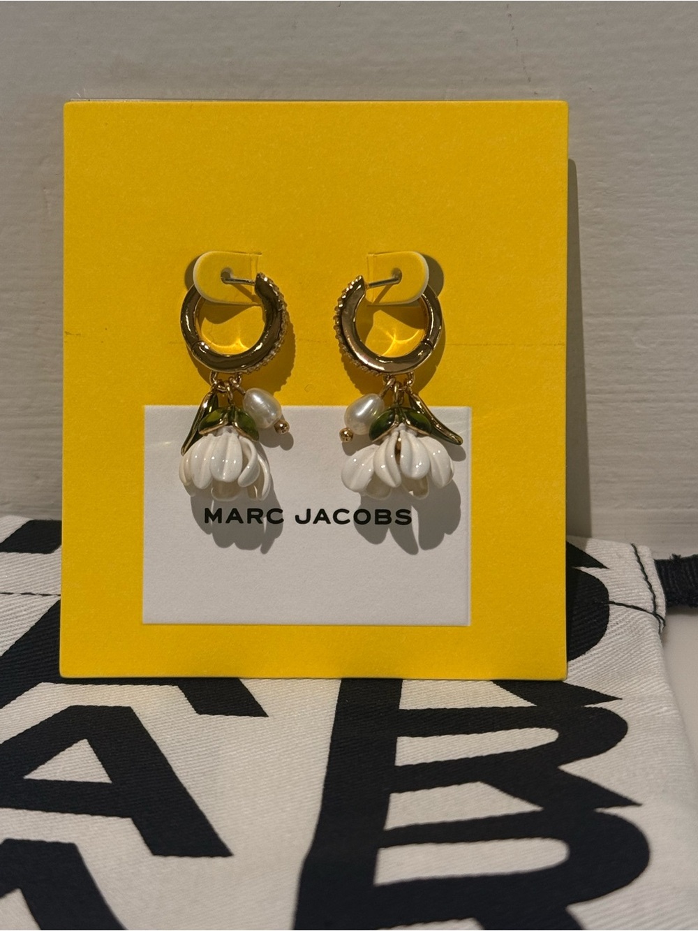 NWT Marc Jacobs THE ROOTED DAISY HOOP EARRINGS
